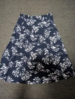 GAP　Lサイズ　膝下　フレア　スカート　花柄のサムネイル