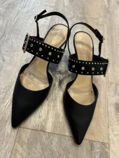 CHARLES & KEITH スタッズ付きブラックポインテッドトゥパンプス