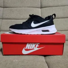 エア マックス ニュアクシス（AIR MAX NUAXIS） 黒/白