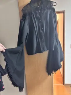 ブラック フレアスリーブブラウス