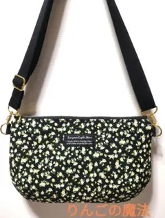 小花柄 ブラック スマホショルダーバッグ