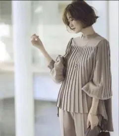 あ*も様 ルイルエブティック　プリーツフレアトップス＆テーパードパンツ　ベージュ