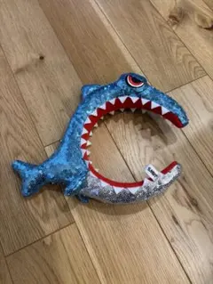 ユニバ　サメ型カチューシャ　ジョーズ 青スパンコール
