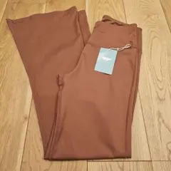 ブラウン フレア ヨガパンツ 新品タグ付き　Mサイズのサムネイル