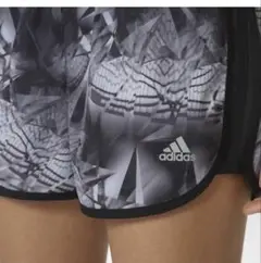 adidas 幾何学模様 ショートパンツ グレー・ブラック