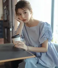 新品タグ付NATURALBEAUTYBASIC ドロストギャザースリーブブラウス