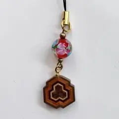 【即日発送】ストラップ　スマホ　ガラス　花　木製　赤　チャーム　キーホルダー