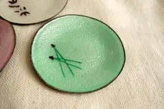 安藤七寶店 丸形銀彩杜若飾皿 箱あり 菖蒲 あやめ 絵皿 海外の方への贈り物にも 安藤七寶店 丸形銀彩杜若飾皿 箱あり 菖蒲 あやめ 絵