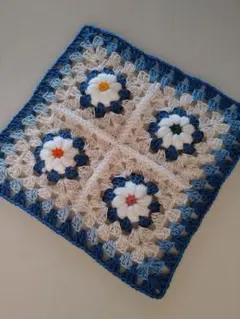 グラニースクエア♥ぷっくりお花のミニカバー♥かぎ針編み