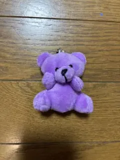 紫色のクマ型ぬいぐるみ