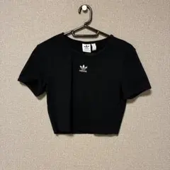 adidas トレフォイルロゴ 半袖 クロップド丈 トップス
