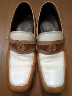 【美品】BOTTEGA VENETA レザーローファー ホワイト/ブラウンのサムネイル