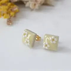 NO.279 黄色美濃焼タイルのフラワーイヤリング/ピアス