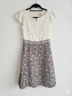 ​【美品】TOCCA 切り替えワンピース 膝丈 花柄刺繍 サテン サイズ2