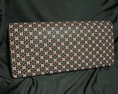 新品未使用　印傳屋 長財布 花格子 黒地×ピンク漆 鹿革 本革　日本製のサムネイル