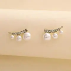 ✴️ラインストーンパールピアス オシャレ 韓国　ゴールド✴️