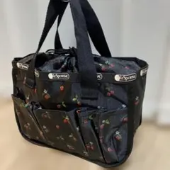 LeSportsac ❣️レスポートサック　いちご柄　収納バック　トートナイロンのサムネイル