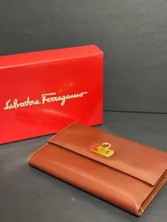 Salvatore Ferragamo ブラウン二つ折り財布 箱付き