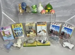 まとめ 動物フィギュア　敬礼猫 おじぎさん 合掌 トリピカルズ デデーン　１４点