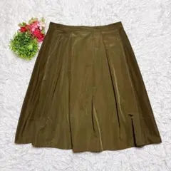 美品 【スタイルベネトン】 膝丈スカート （LL） タックフレア グリーン系のサムネイル