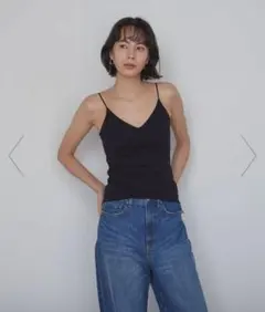 【新品未使用】UNITED ARROWS Vネックキャミソール　ブラックのサムネイル