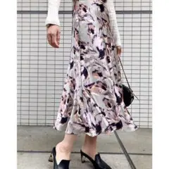 rienda リエンダ ペイントフラワー ロング フレア スカート グレー Mのサムネイル
