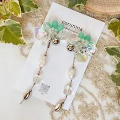 【229】ハンドメイドピアス　クリアアクリルフラワー　エメラルドチェコビーズ