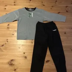 140cm グレーと黒のフリースパジャマ