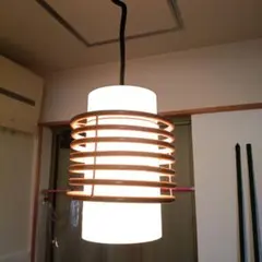 レトロ ペンダントライト ★螺旋状シェード 照明器具　木製