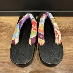【新品】カラフル花柄鼻緒の木製下駄