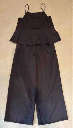 グレーのサロペット、オールインワン
