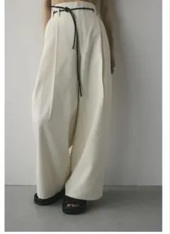 ローウエストベルトワイドパンツ　Sサイズ アイボリースタイルミキサー