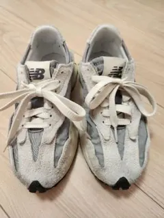 New Balance 327 スニーカー グレー/ホワイト