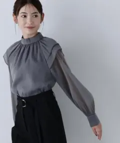 【美品】NATURAL BEAUTY BASIC フリルショルダーブラウス S