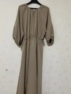 新品　未使用　タグ付　ワンピース　マキシ丈　フレア　ロングワンピース　かわいい