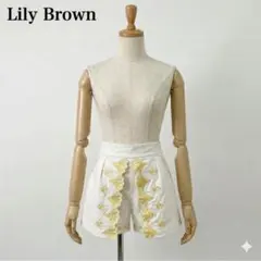 美品　Lily Brown スカラップ 花柄 刺繍 ショートパンツ 白 0