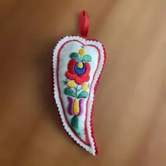 ハンガリー　マチョー刺繍　オーナメント フエルト製