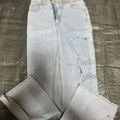 ダメージ加工ライトブルーデニムパンツ