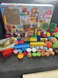 美品　アンパンマンとみんなのおみせたっぷりブロックDX