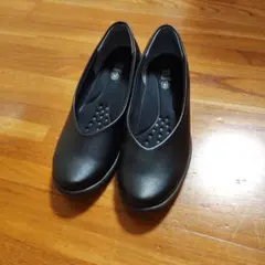 パンジー(pansy)パンプス　美品22.5EEEのサムネイル