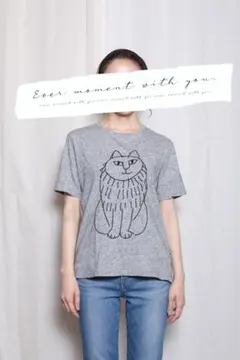 UT UNIQLOリサラーソンTシャツ