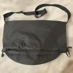 R*r様 UNIQLO U ブラック ショルダーバッグ