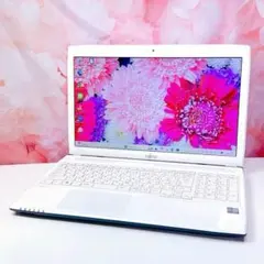 大人気❣️Corei7搭載✨️富士通ノートパソコン！SSD✨️カメラ付き可愛い白 大人気❣️Corei7搭載✨️富士通ノートパソコン！SSD✨️カメラ付き