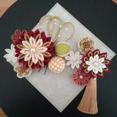 【つまみ細工】髪飾り 卒業式 成人式 前撮り 濃い木苺色 金 ベージュ 桃 黄緑