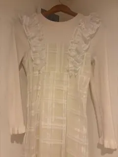 MAJESTIC LEGON フリル付きホワイトニットワンピース