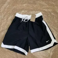 【新品未使用】希少 NIKE バスケットボールショートパンツ ブラック Mサイズのサムネイル