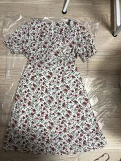 花柄フリル袖カジュアルワンピース