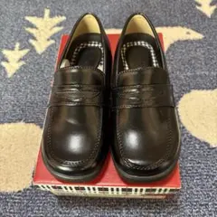 黒いフォーマルシューズ ストラップ付き