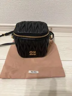 【24時間以内発送】miu miu マテラッセレザー マイクロバッグのサムネイル