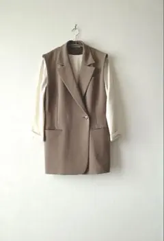 B&Y UNITED ARROWS ポリエステルツイルスリーブレスジャケット
